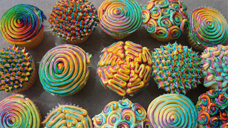 These psychedelic cupcakes are not photoshopped
